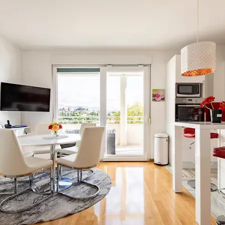 Appartement In With Sea View, Balcony, Air Conditioning, Wifi 5141-1