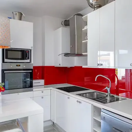 In Near With Balcony, Air Conditioning, Wifi 5141-1 Split