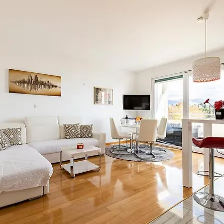 Apartment In With Sea View, Balcony, Air Conditioning, Wifi 5141-1 Split
