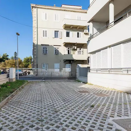 In Near With Balcony, Air Conditioning, Wifi 5141-1 *