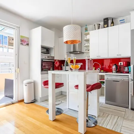 In Near With Balcony, Air Conditioning, Wifi 5141-1 * Σπλιτ