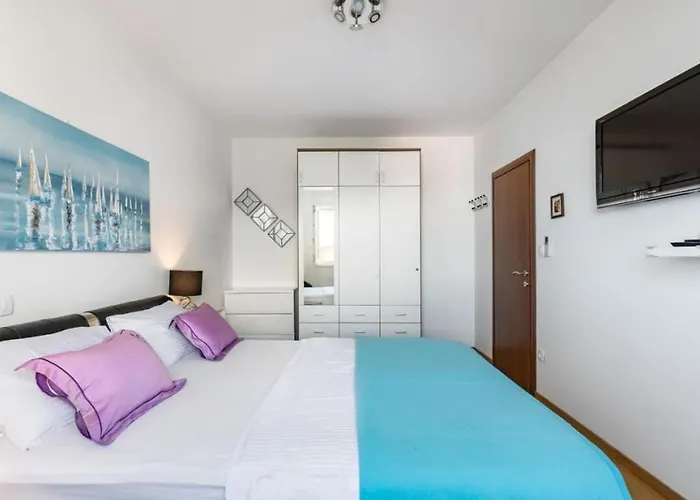 Apartment In Near With Balcony, Air Conditioning, Wifi 5141-1 Split