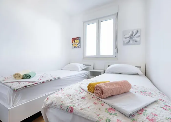 In Near With Balcony, Air Conditioning, Wifi 5141-1 Apartment Split