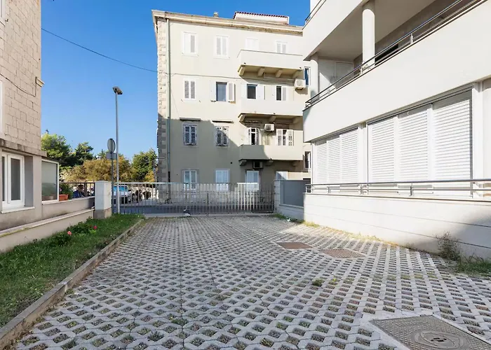 In Near With Balcony, Air Conditioning, Wifi 5141-1 *